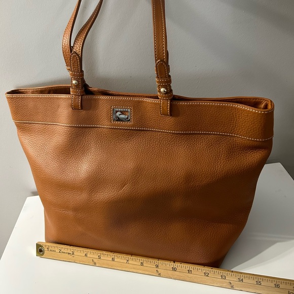 Elegant Tan Leather Tote Bag